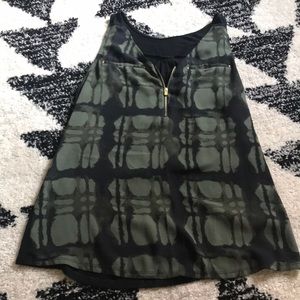 💕 3/$25 Green & Black Tank